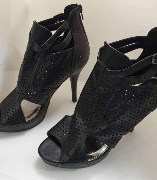 John Romaine double strap buckle perforated open toe heels - Picture 9 of 15